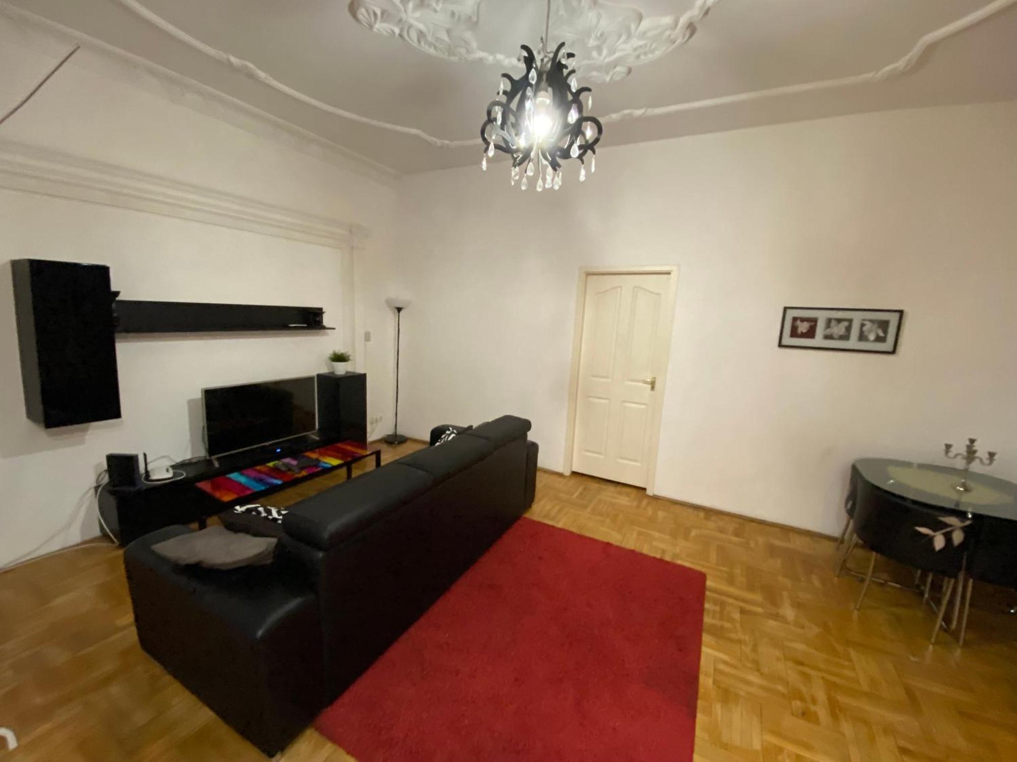 Apartament And Heart Of The