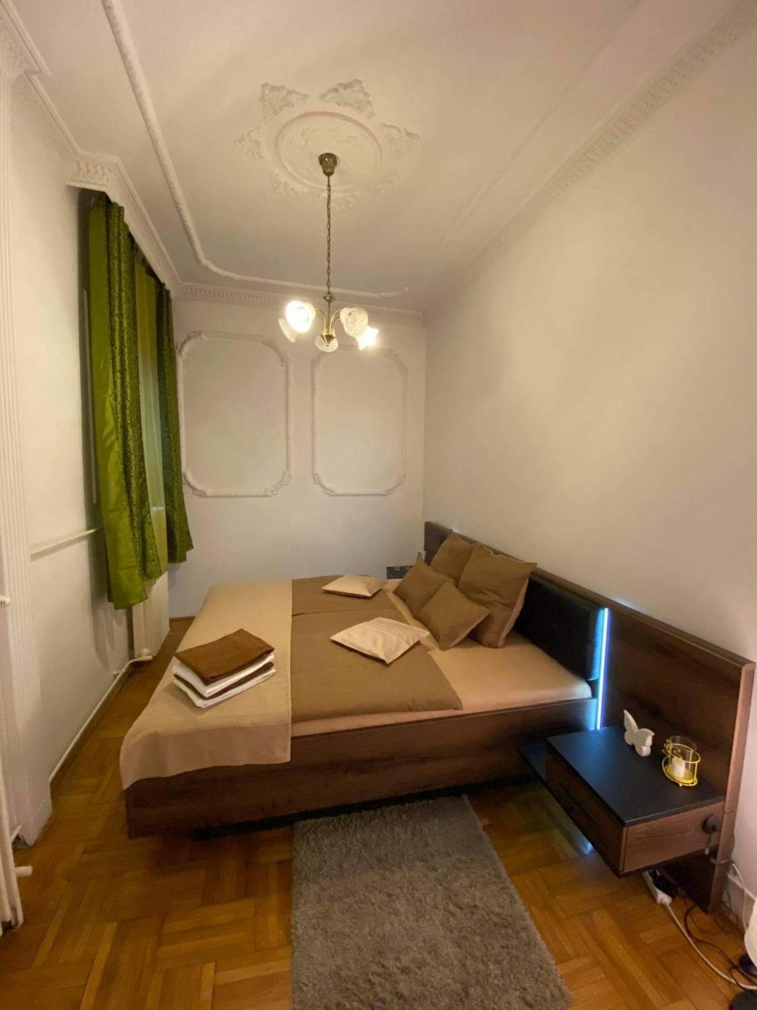 Apartament And Heart Of The