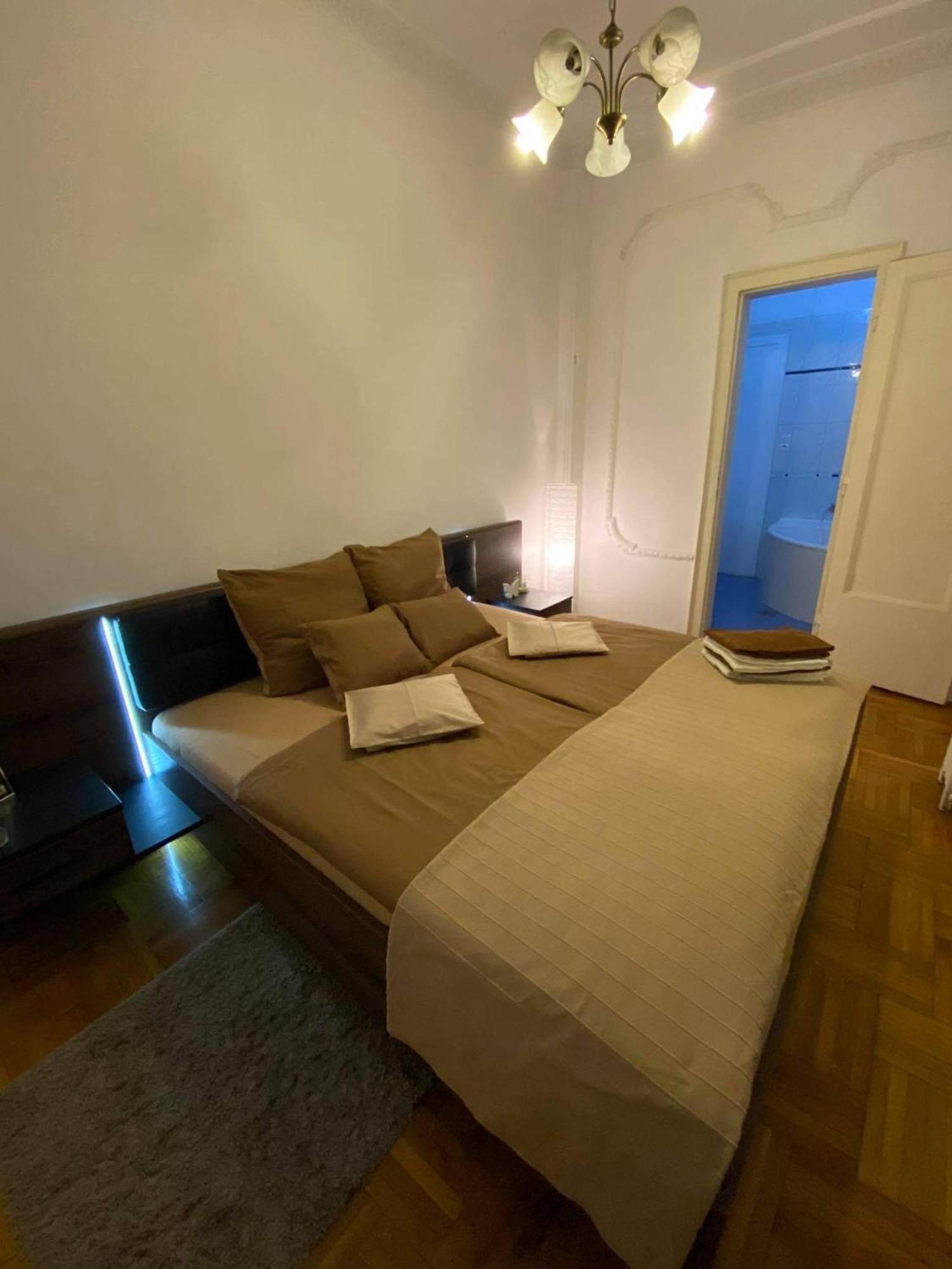 Apartament And Heart Of The